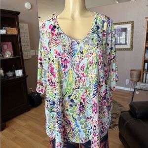 M multicolored floral short sleeve Vneck knit blouse-size L